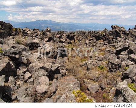 長野県嬬恋村・浅間山の鬼押出し 長野県嬬恋村・浅間山の鬼押出し 87224724