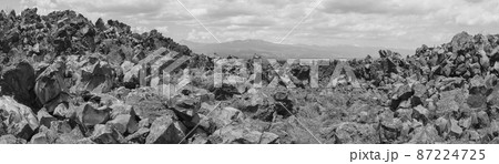 長野県嬬恋村・浅間山の鬼押出し 長野県嬬恋村・浅間山の鬼押出し 87224725