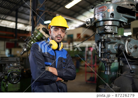 Professional men engineer worker skills quality, maintenance, training industry factory worker , warehouse Workshop for factory operators, mechanical engineering team production. Professional men engineer worker skills quality, maintenance, training industry factory worker , warehouse Workshop for factory operators, mechanical engineering team production. 87226279