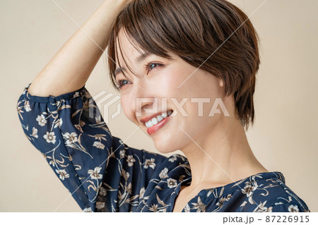 女性　ビューティー　ベージュ 87226915