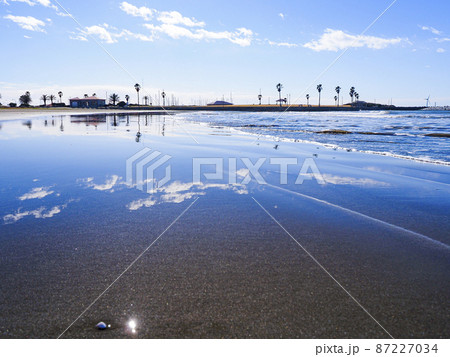 【千葉】快晴の屛風ヶ浦 銚子マリーナ海水浴場のリフレクション 【千葉】快晴の屛風ヶ浦 銚子マリーナ海水浴場のリフレクション 87227034