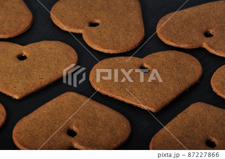 ginger cookie background in the shape of a heart 87227866