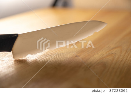 old broken ceramic knife on wooden table 87228062