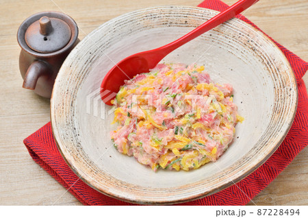 マグロ(まぐろ、鮪)のトロたく(ネギトロ、ねぎとろ、ネギとろ、+刻みタクアン、沢庵、たくわん) マグロ(まぐろ、鮪)のトロたく(ネギトロ、ねぎとろ、ネギとろ、+刻みタクアン、沢庵、たくわん) 87228494