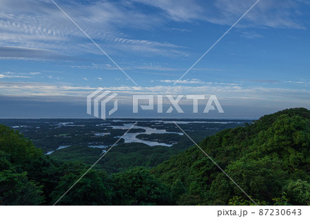《三重県　志摩市》展望台から望む英虞湾 87230643