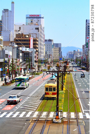 豊橋市、路面電車が走る風景 87230798