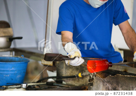 琉球ガラス作り 87231438