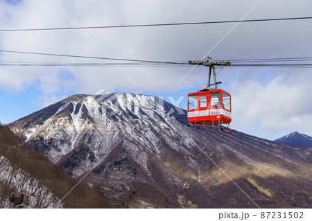 ＜栃木県＞　男体山とロープウェイ 87231502