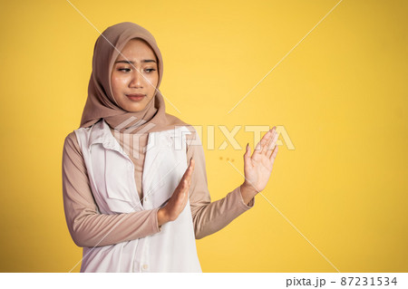 Young asian muslim woman refusing with both palms gesture 87231534