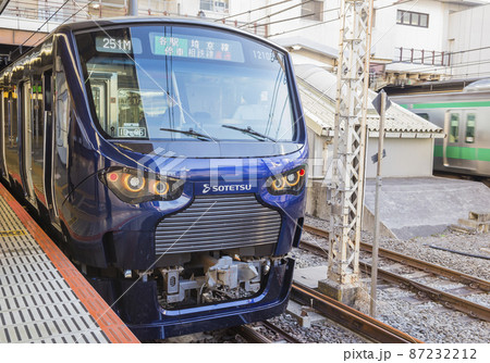 相鉄線　鉄道　私鉄　相鉄　ブルー　新宿駅ホーム　埼京線 87232212