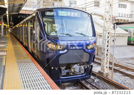 相鉄線　鉄道　私鉄　相鉄　ブルー　新宿駅ホーム　埼京線 87232213