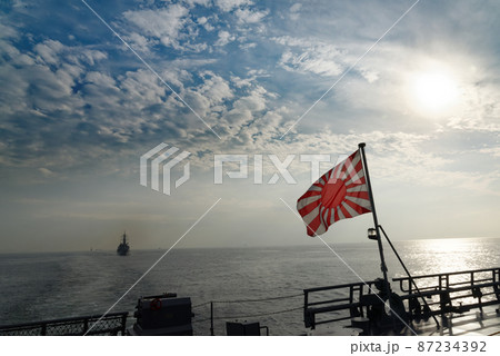 海上自衛隊 観艦式 護衛艦 旭日旗 海上自衛隊 観艦式 護衛艦 旭日旗 87234392