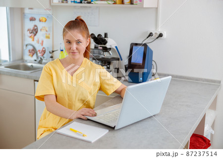 Woman vet sitting in interior of modern clinic Woman vet sitting in interior of modern clinic 87237514