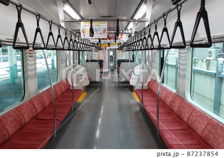 新潟県内で活躍するE129系電車（車内） 87237854