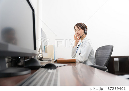 オンライン診察　イメージ 87239401