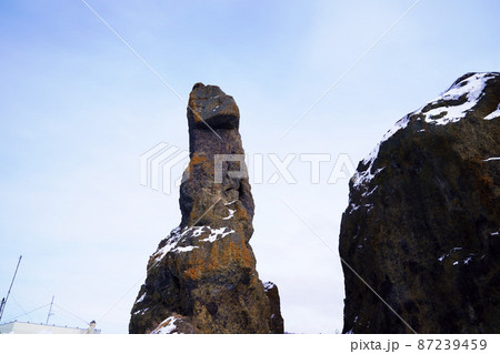 知床半島 真冬のゴジラ岩 知床半島 真冬のゴジラ岩 87239459