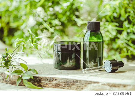 天然素材の化粧品　ナチュラルコスメのイメージ素材 87239961