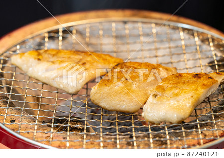 備長炭で焼く塩サバ 備長炭で焼く塩サバ 87240121
