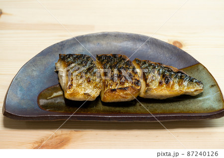 備長炭で焼く塩サバ 備長炭で焼く塩サバ 87240126