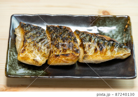 備長炭で焼く塩サバ 備長炭で焼く塩サバ 87240130
