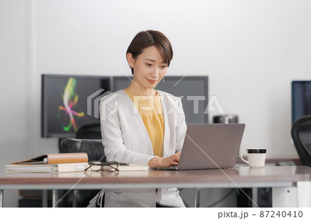 働く女性 オフィスワーク 働く女性 オフィスワーク 87240410