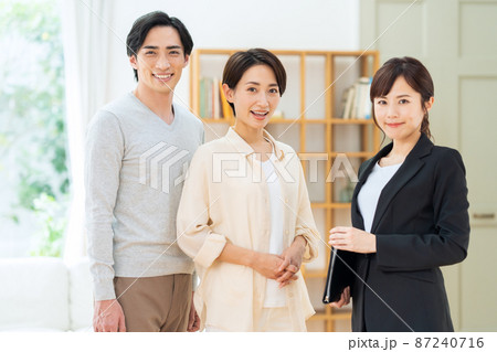 夫婦 カップル 家族 コンサルタント ライフスタイル リビング 夫婦 カップル 家族 コンサルタント ライフスタイル リビング 87240716