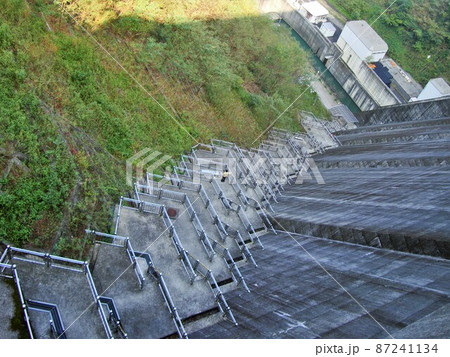 浦山ダム堤体端の階段 浦山ダム堤体端の階段 87241134