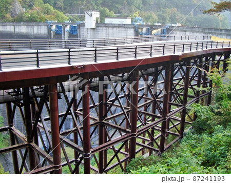 二瀬ダムの堤体と橋 二瀬ダムの堤体と橋 87241193