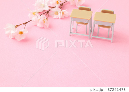 入園のイメージ｜机と椅子と桜 87241473