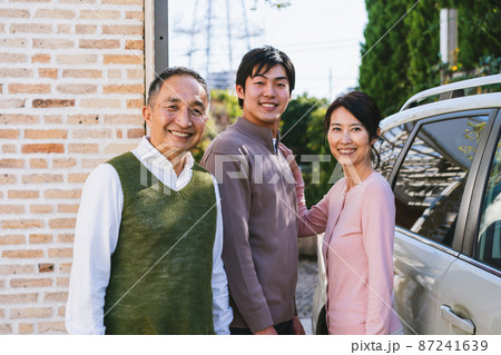 30代息子の親孝行 30代息子の親孝行 87241639