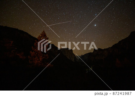 Night view of the Tunnel View of Yosemite National Park 87241987