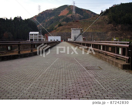 合角ダムの天端 87242830