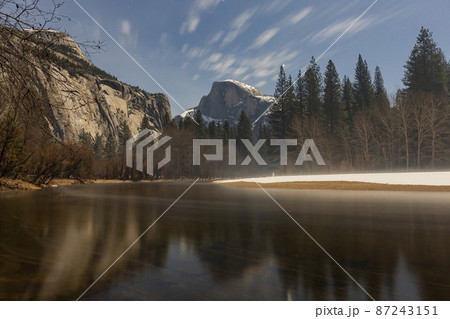 Night view of the half dome and merced river landscape of Yosemite National Park 87243151
