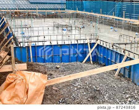 戸建て住宅の基礎工事の現場 戸建て住宅の基礎工事の現場 87243816