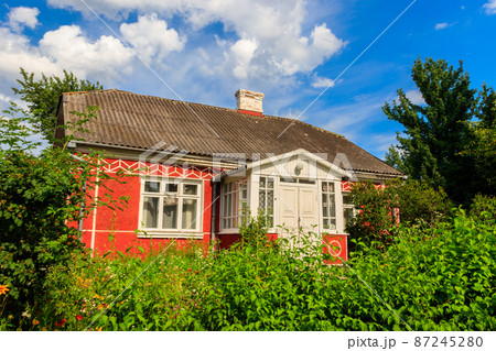 Small house in the ukrainian village 87245280