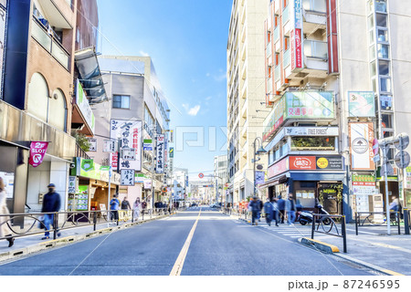 東京都目黒区の都市風景　都立大学駅 87246595