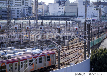 東急鷺沼駅遠景と複雑な線路 87246978