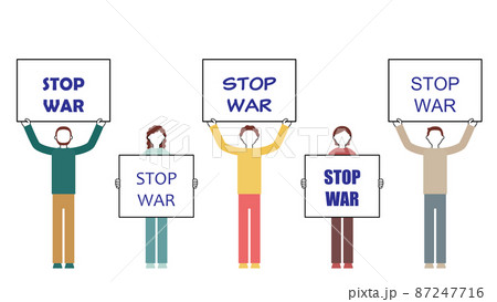 「STOP WAR」のプラカードを掲げるたくさんの人々のイラスト（白背景・ベクター・切り抜き） 87247716