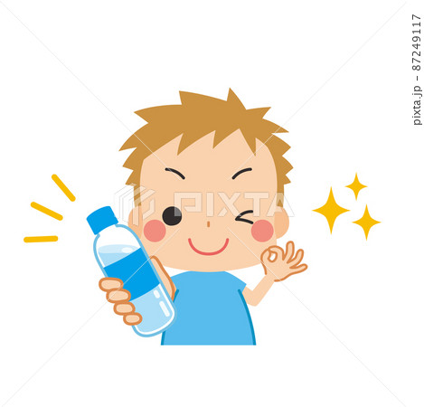 ペットボトルの水を持ち歩いて熱中症予防バッチリの可愛い小さな男の子のイラスト 白背景 クリップアートのイラスト素材