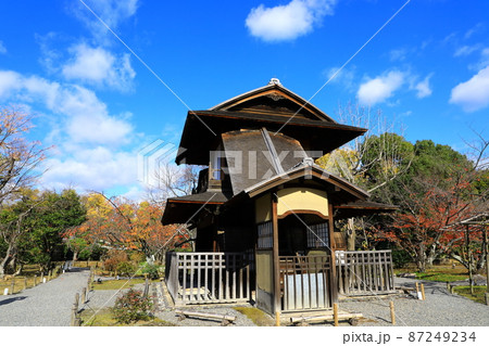 秋の東本願寺　渉成園　紅葉風景 87249234