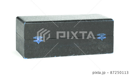 Old leather box isolated 87250113