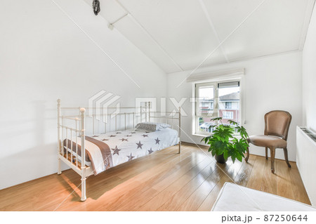 Modest bedroom for one person in a minimalist style Modest bedroom for one person in a minimalist style 87250644