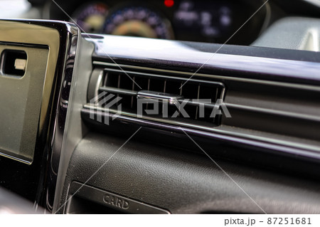 カーエアコン 87251681