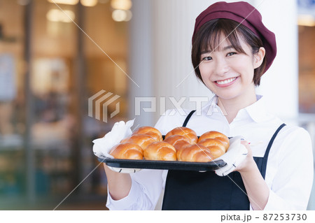 パン屋さんのスタッフ パン屋さんのスタッフ 87253730