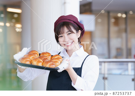 パン屋さんのスタッフ パン屋さんのスタッフ 87253737
