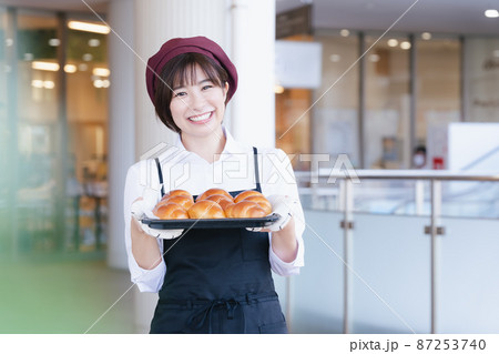 パン屋さんのスタッフ 87253740