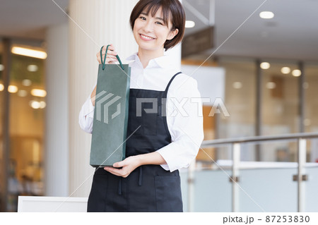 販売員の女性 販売員の女性 87253830