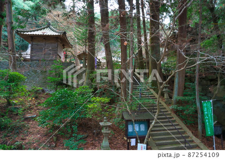 【瀬戸内三十三観音霊場】第二十九番　今高野山龍華寺の境内の初冬の風景1　広島県世羅郡世羅町 87254109
