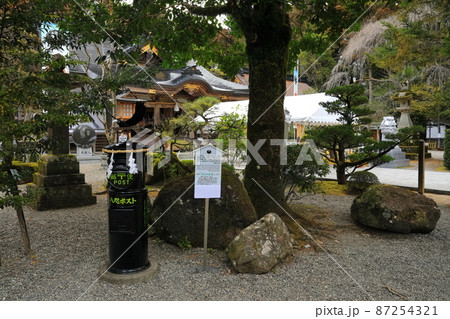 【和歌山県】熊野本宮大社の八咫烏ポスト 87254321