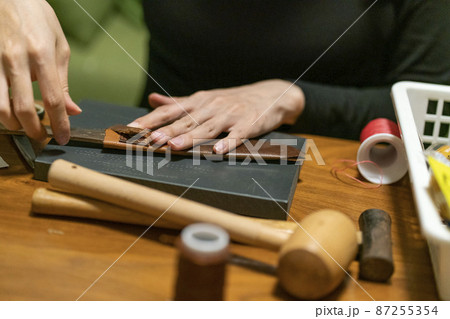 クラフトワーク　革細工　女性　手作り　ハンドメイド 87255354